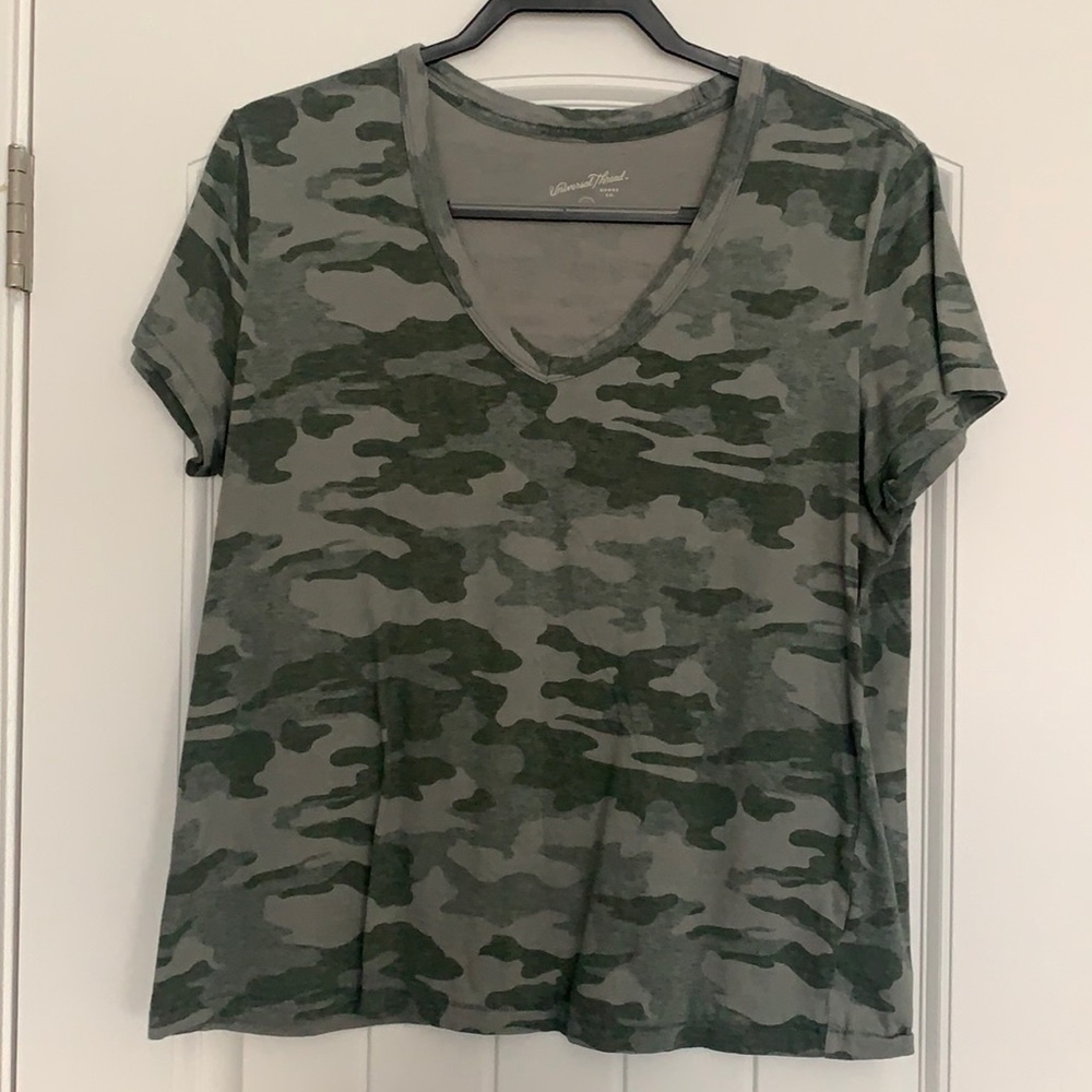 Universal Threads tshirt